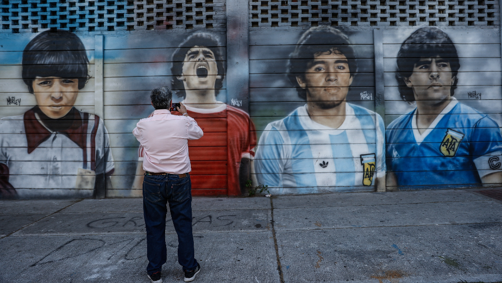 A 61 años del nacimiento de Maradona, Argentina homenajea al astro del futbol