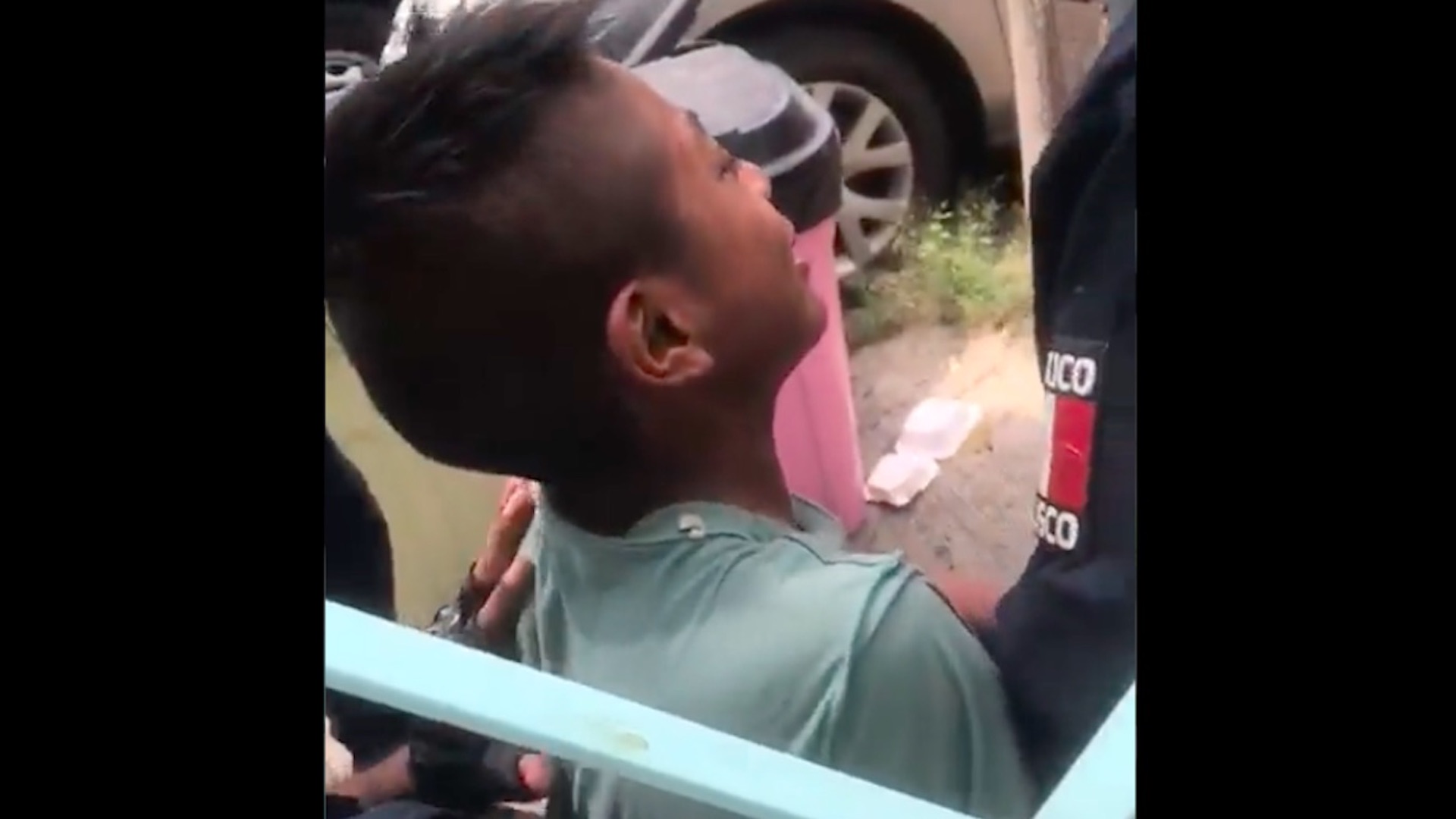 #Video Denuncian abuso policial contra menor de edad en Guadalajara