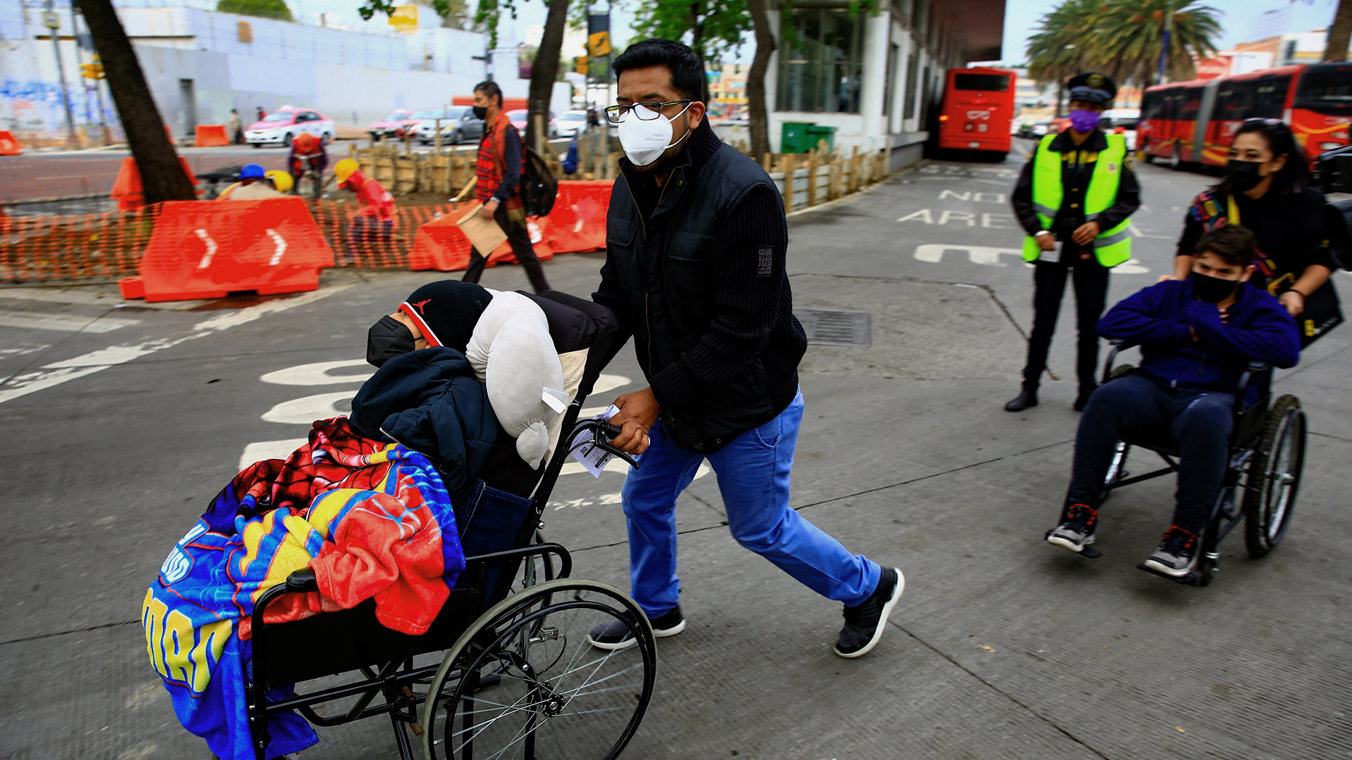 Arranca en CDMX vacunación contra COVID-19 de menores con comorbilidades