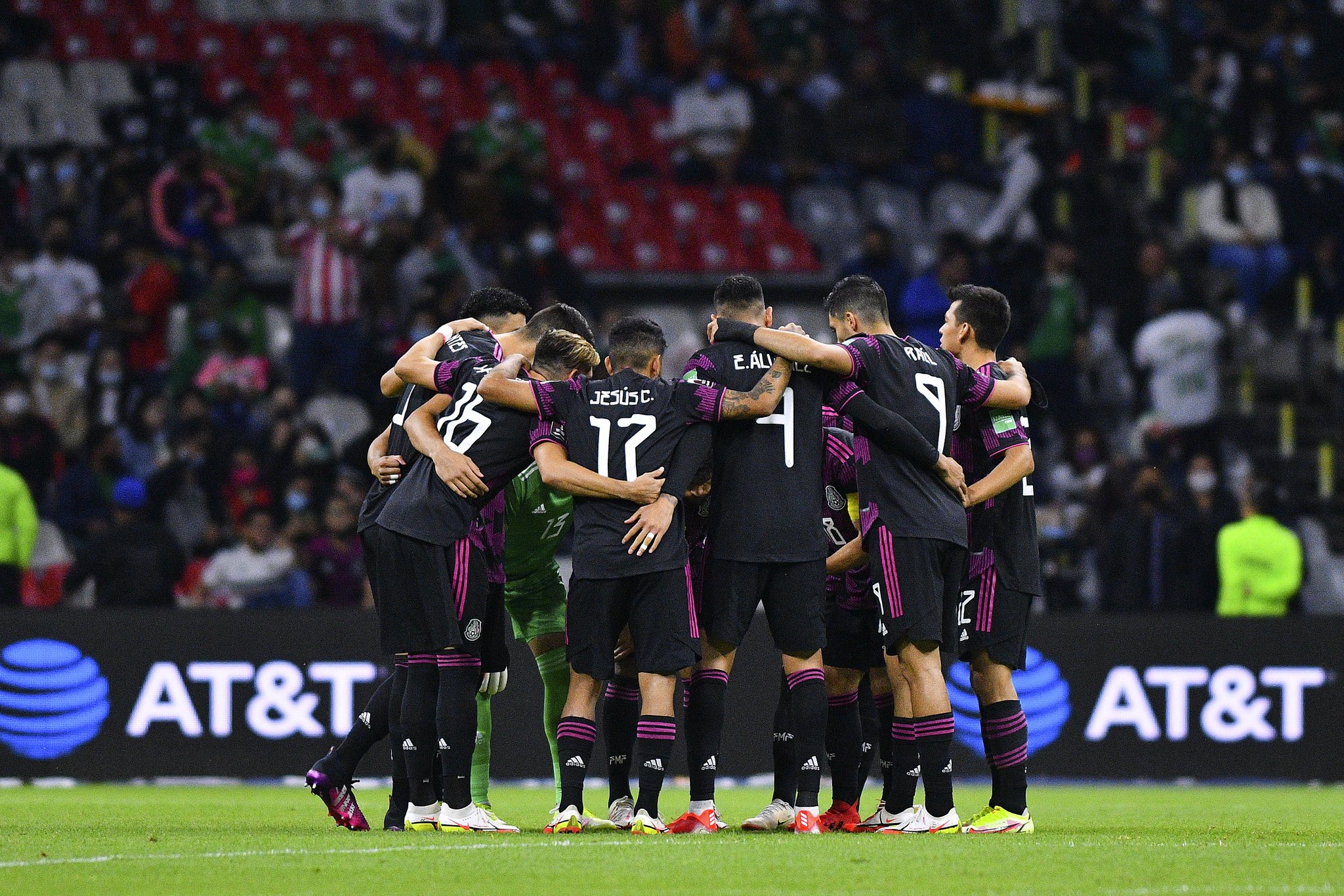 El gigante que juega solo - mexico-canada-4