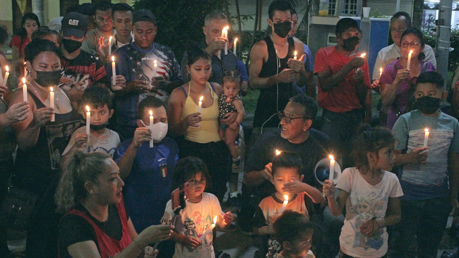 Migrantes realizan vigilias en Chiapas previo a partir en caravana