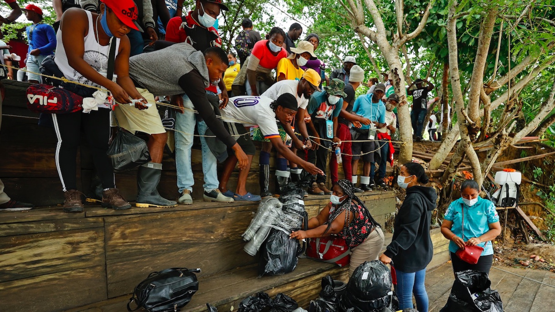Exigen al gobierno de Biden detener deportaciones de haitianos