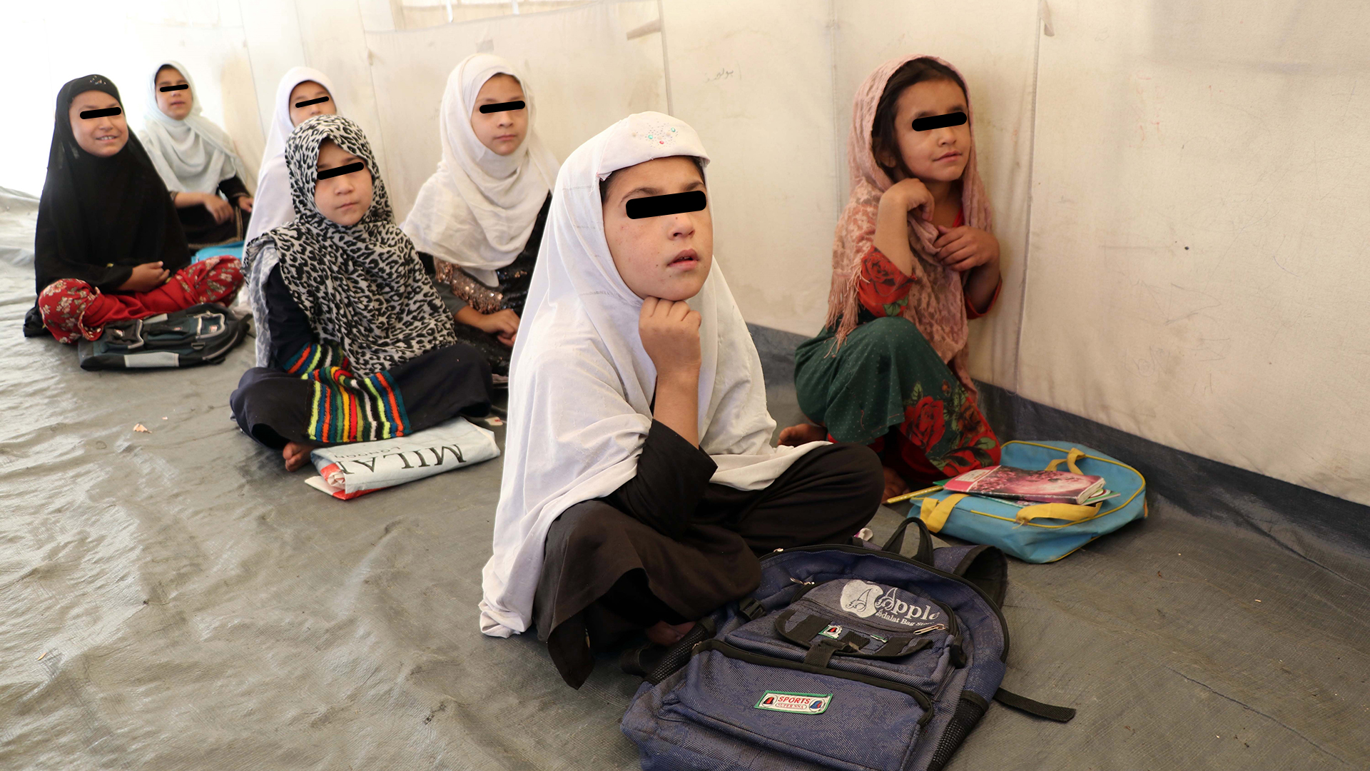 Talibanes prometen que niñas regresarán “pronto” a las escuelas