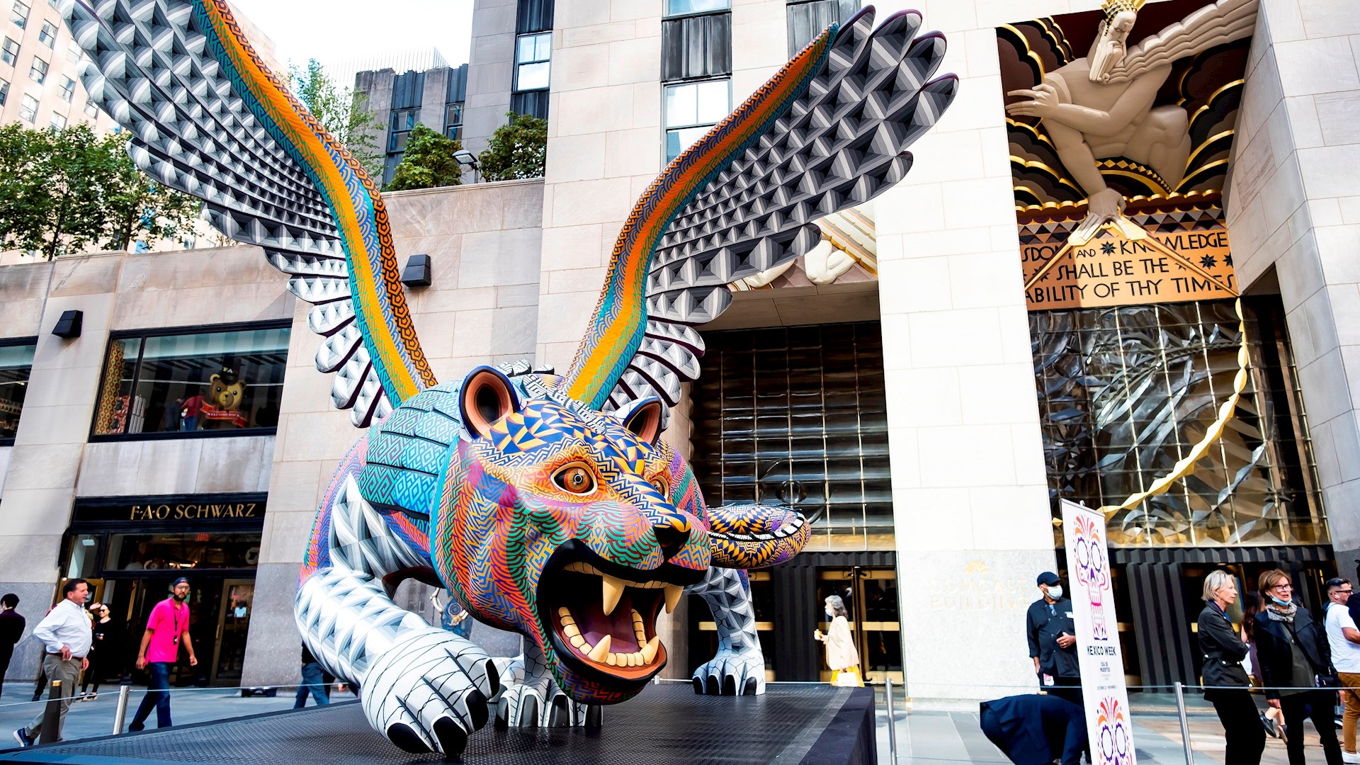 Dos alebrijes oaxaqueños llegan al Rockefeller Center de Nueva York