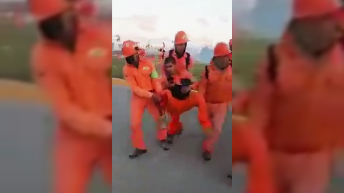 #Video Policías agreden con gas lacrimógeno a obreros de Dos Bocas en protesta #Video Policías agreden con gas lacrimógeno a obreros de Dos Bocas en protesta