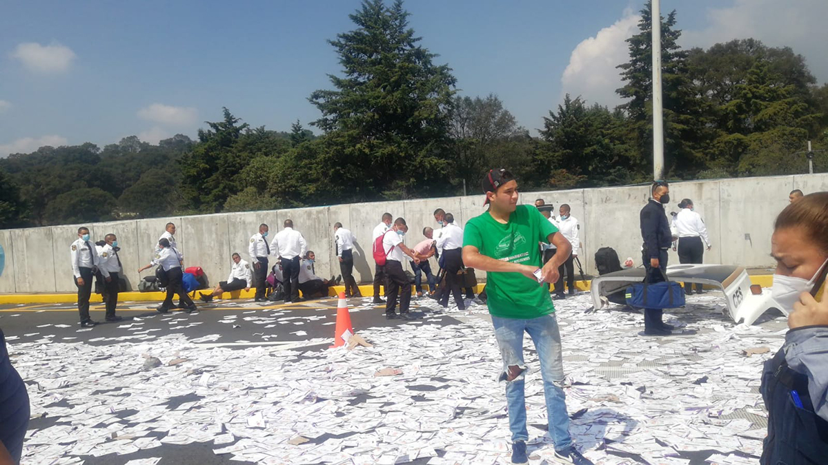 Camión de la Policía de Edomex choca contra caseta de la Lerma-La Marquesa; hay 12 heridos - policias-lesionados-tras-accidente-en-la-autopista-lerma-la-marquesa