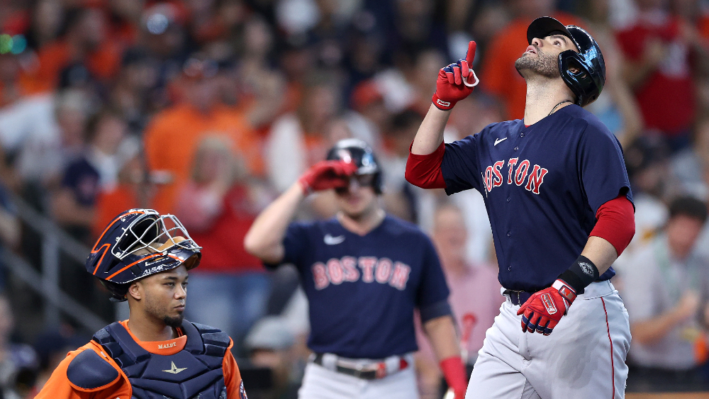 Martínez y Devers pegan grand slams y Red Sox iguala serie ante Astros