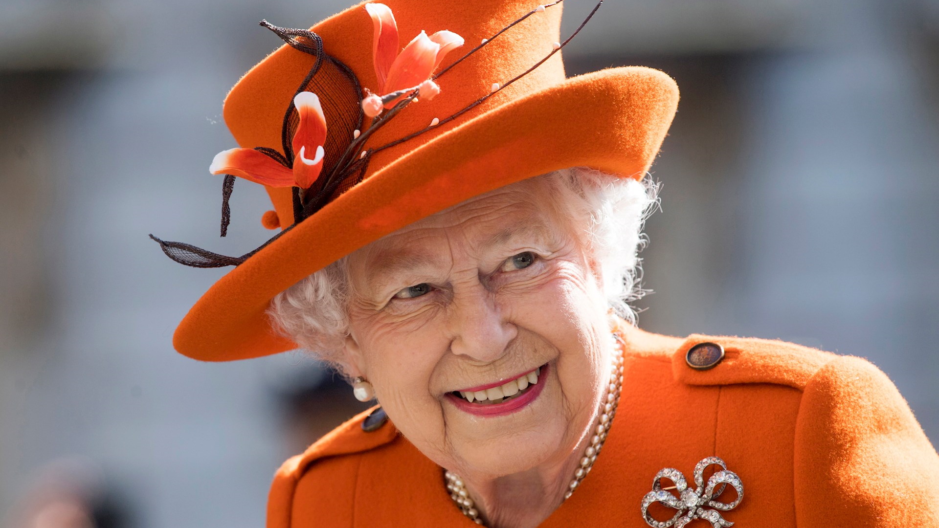 Reina Isabel II pasó noche en hospital para “exámenes preliminares” Reina Isabel II pasó noche en hospital para “exámenes preliminares”