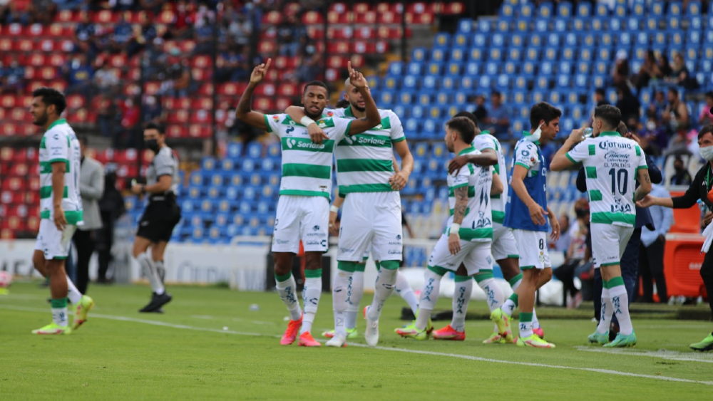 Santos Laguna gana en Querétaro y se mantiene con vida en el Apertura 2021