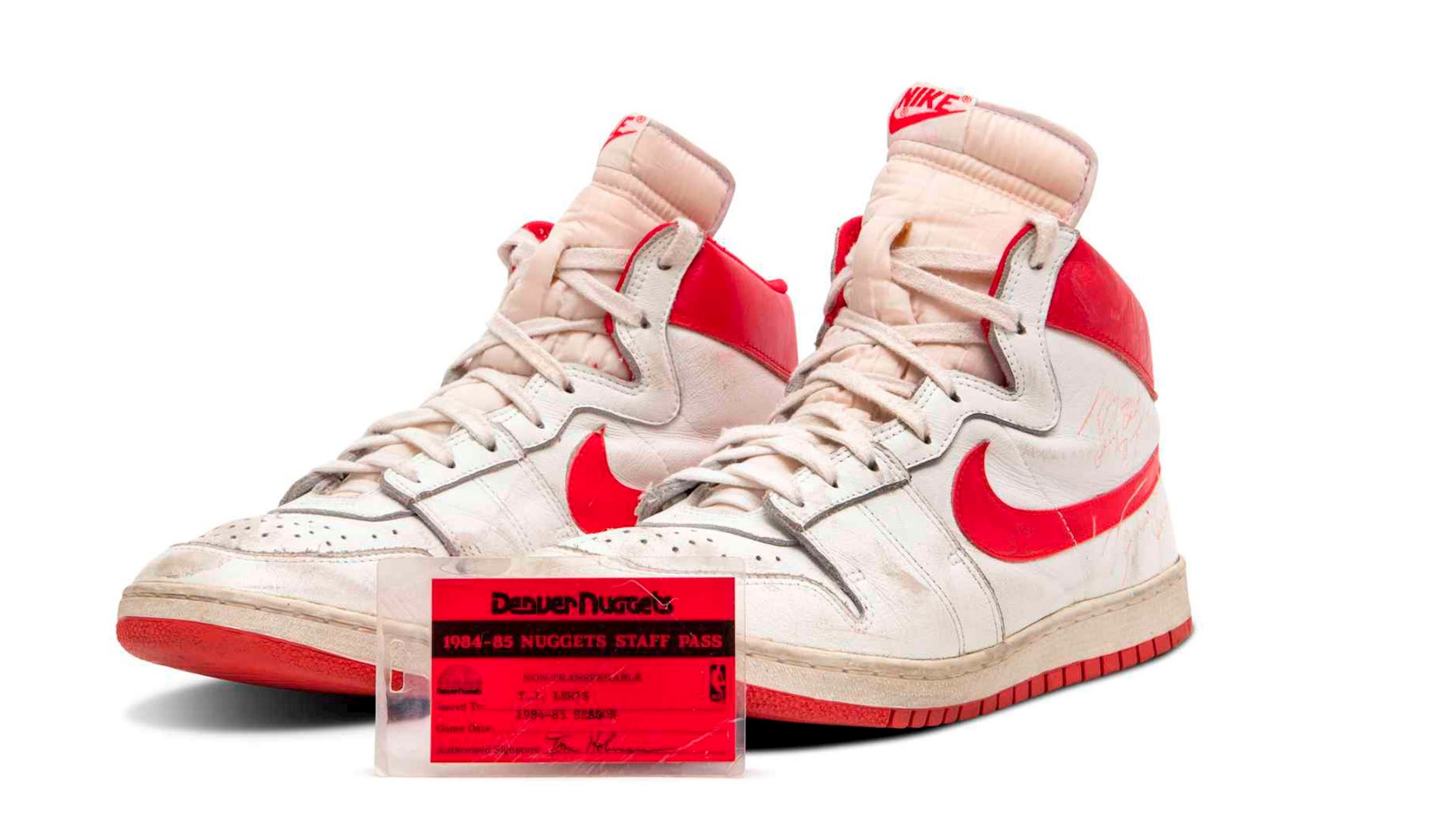 Sotheby’s subastará tenis de Michael Jordan