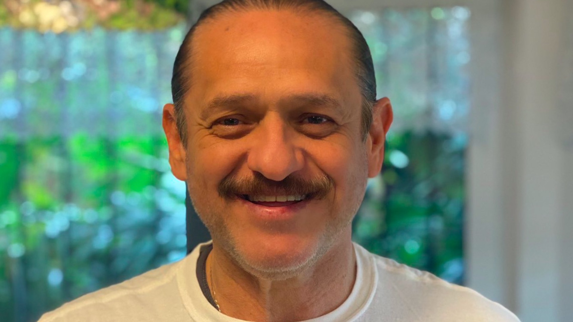 Operan a Teo González tras sufrir infarto; permanece en terapia intermedia