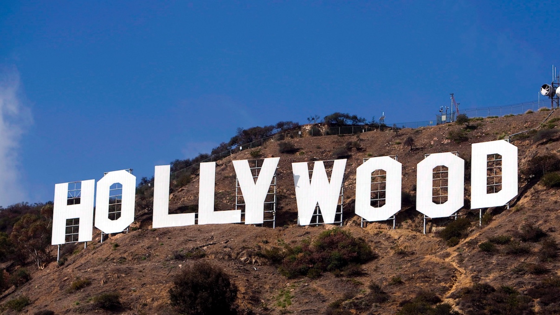 Trabajadores de Hollywood amenazan con iniciar huelga