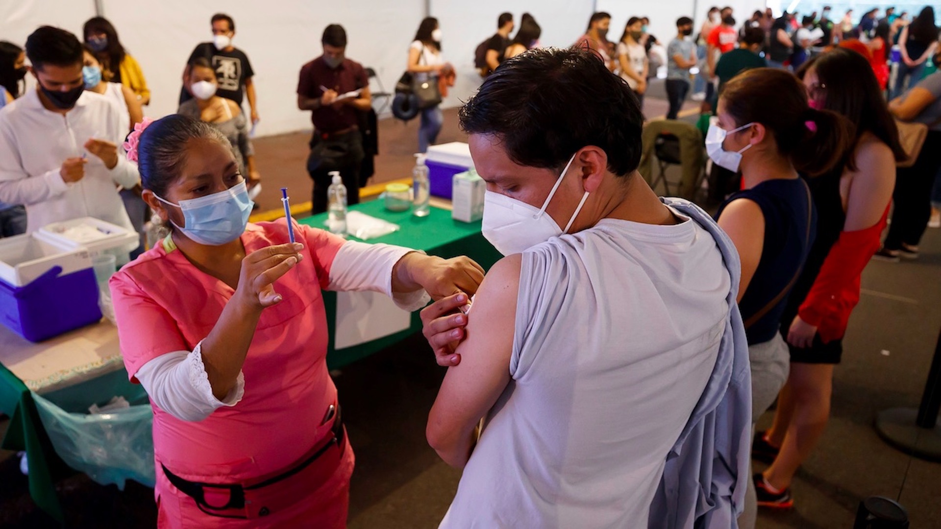 Líderes del G20 se comprometen a vacunar al 70 por ciento de la población mundial