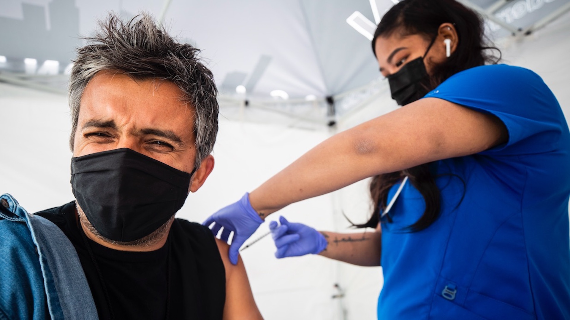 EE.UU. aceptará entrada de viajeros con una mezcla de vacunas