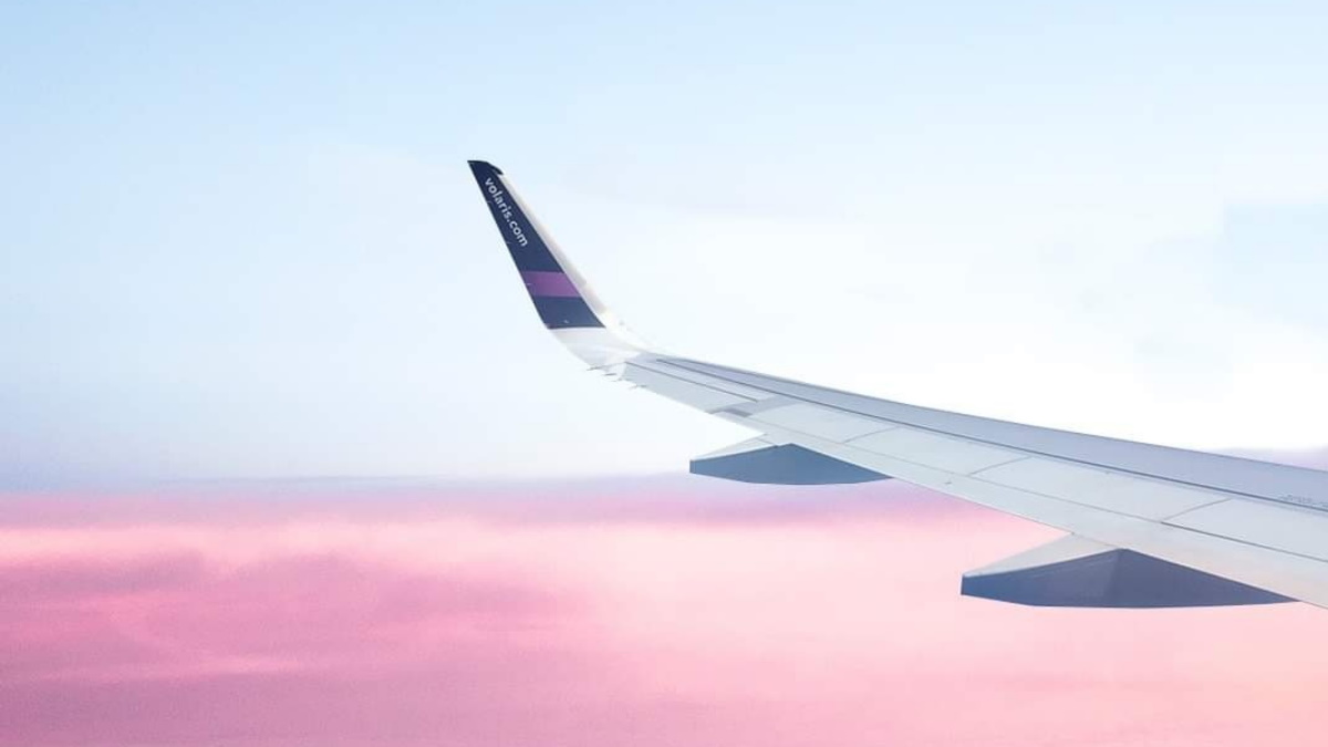 Volaris confirma operaciones en aeropuerto Felipe Ángeles; sus acciones caen en bolsa