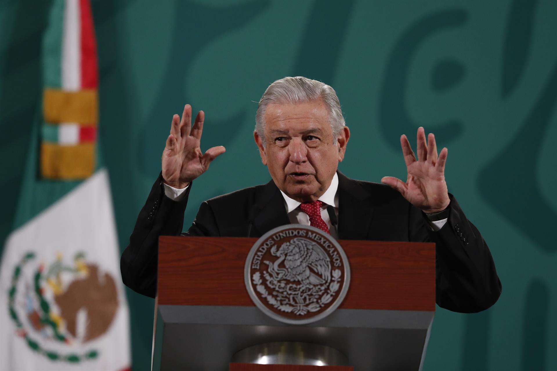 López Obrador acusa a España de una “segunda conquista económica” de México
