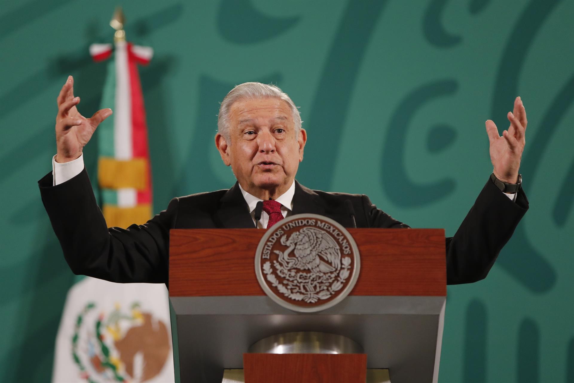 AMLO asegura que sí puede hablar de la Revocación de Mandato, pese a fallo del TEPJF AMLO asegura que sí puede hablar de la Revocación de Mandato, pese a fallo del TEPJF