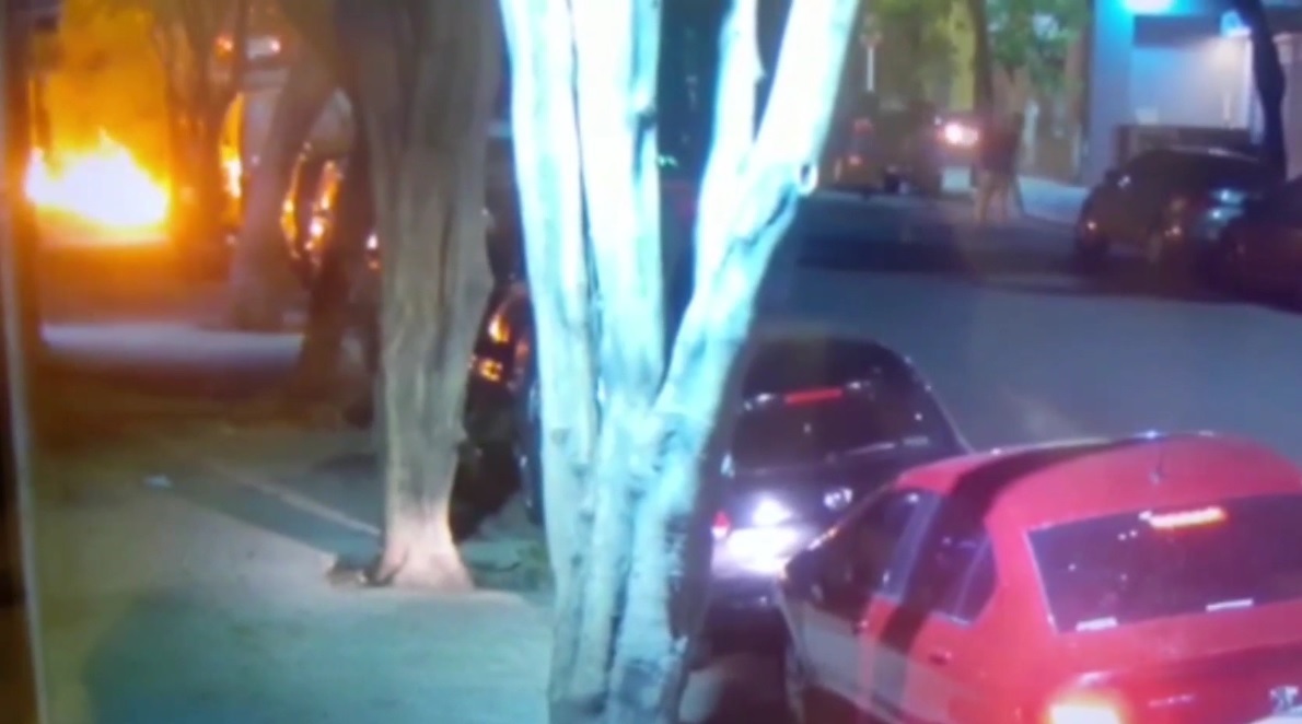 Atacan con bombas molotov en Argentina edificio de Grupo Clarín Atacan con bombas molotov en Argentina edificio de Grupo Clarín