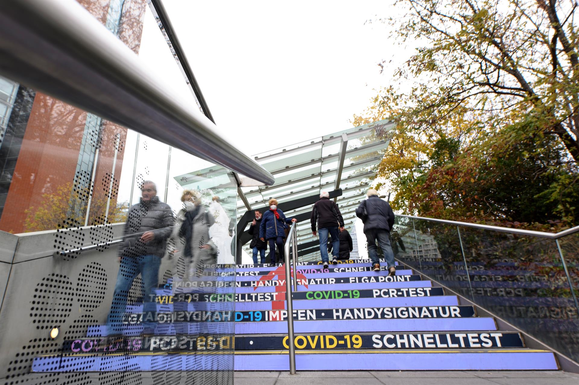 Austria impone inédita vacunación obligatoria y un nuevo confinamiento Austria impone inédita vacunación obligatoria y un nuevo confinamiento