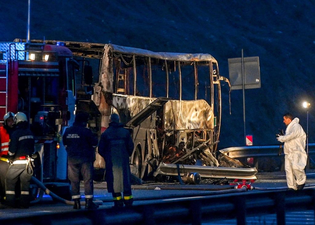 Mueren 46 personas calcinadas en Bulgaria en accidente de autobús - autobus-incendiado-en-bulgaria-1024x733