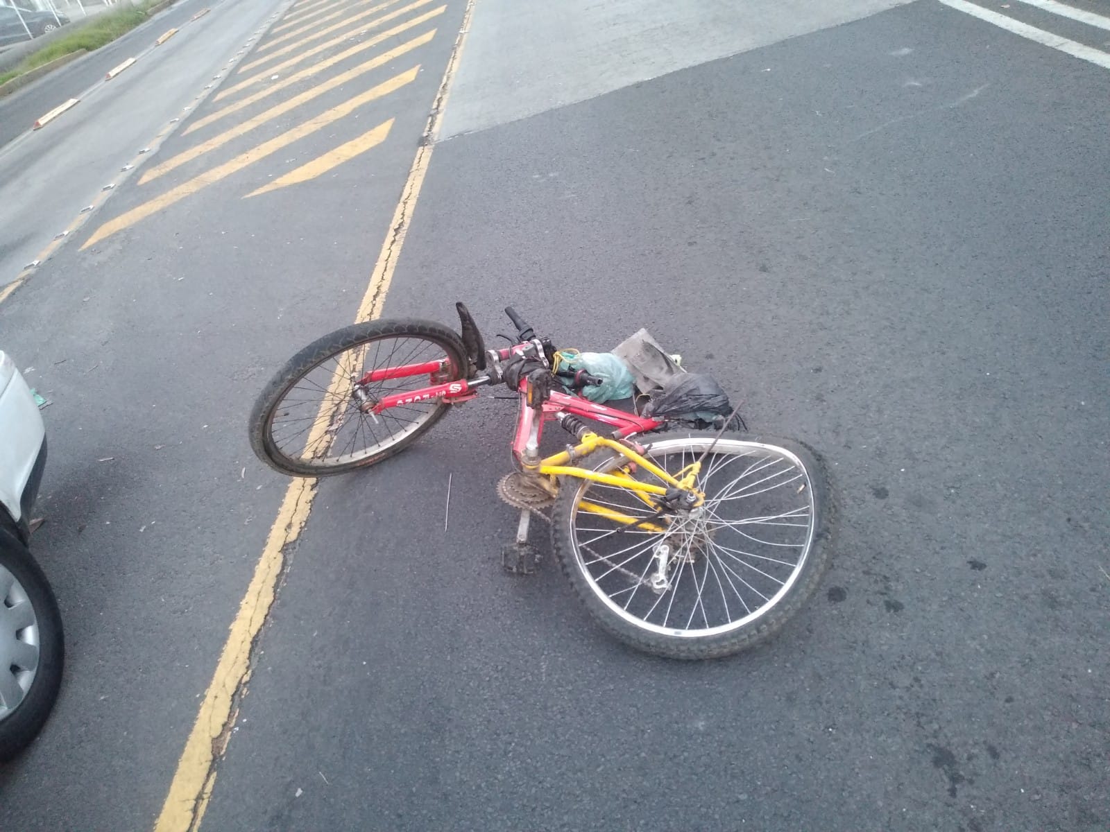 Ciclista muere atropellado en la GAM; responsable deja auto y huye