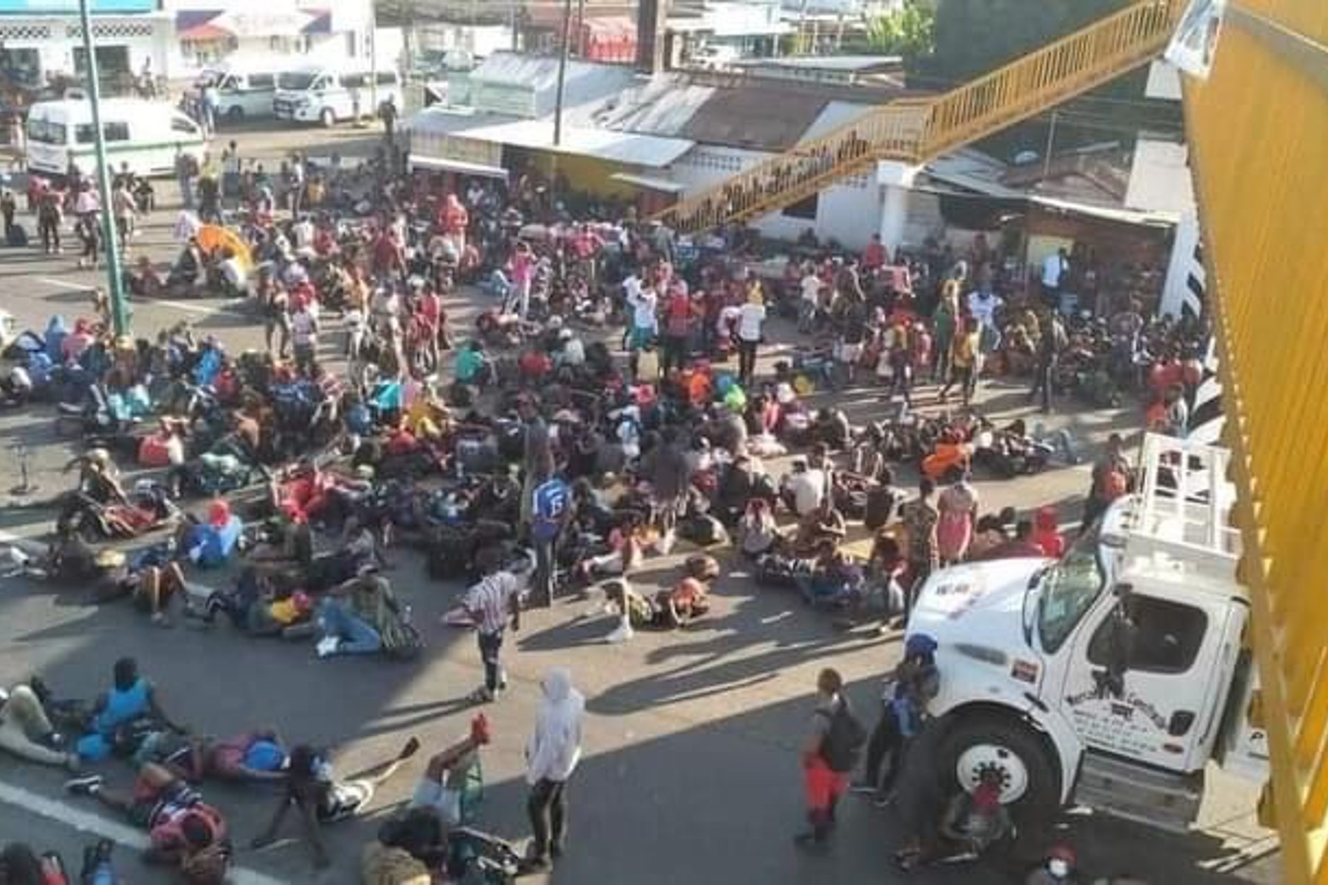 Miles de migrantes exigen con bloqueos regularizar su estancia en México