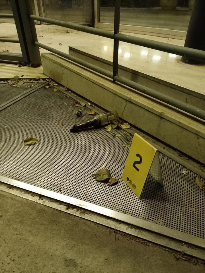 Atacan con bombas molotov en Argentina edificio de Grupo Clarín - bomba-molotov-arrojada-a-sede-de-grupo-clarin