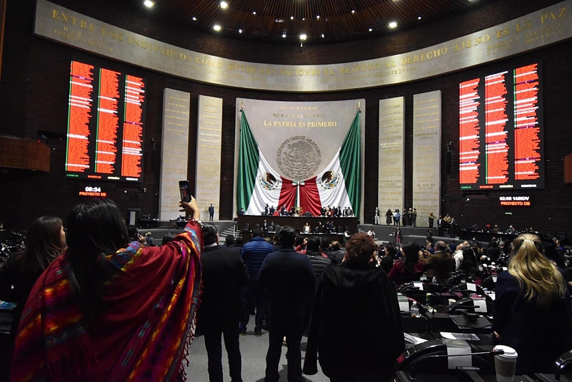 AMLO se reúne con diputados; les agradecerá aprobación del Presupuesto 2022