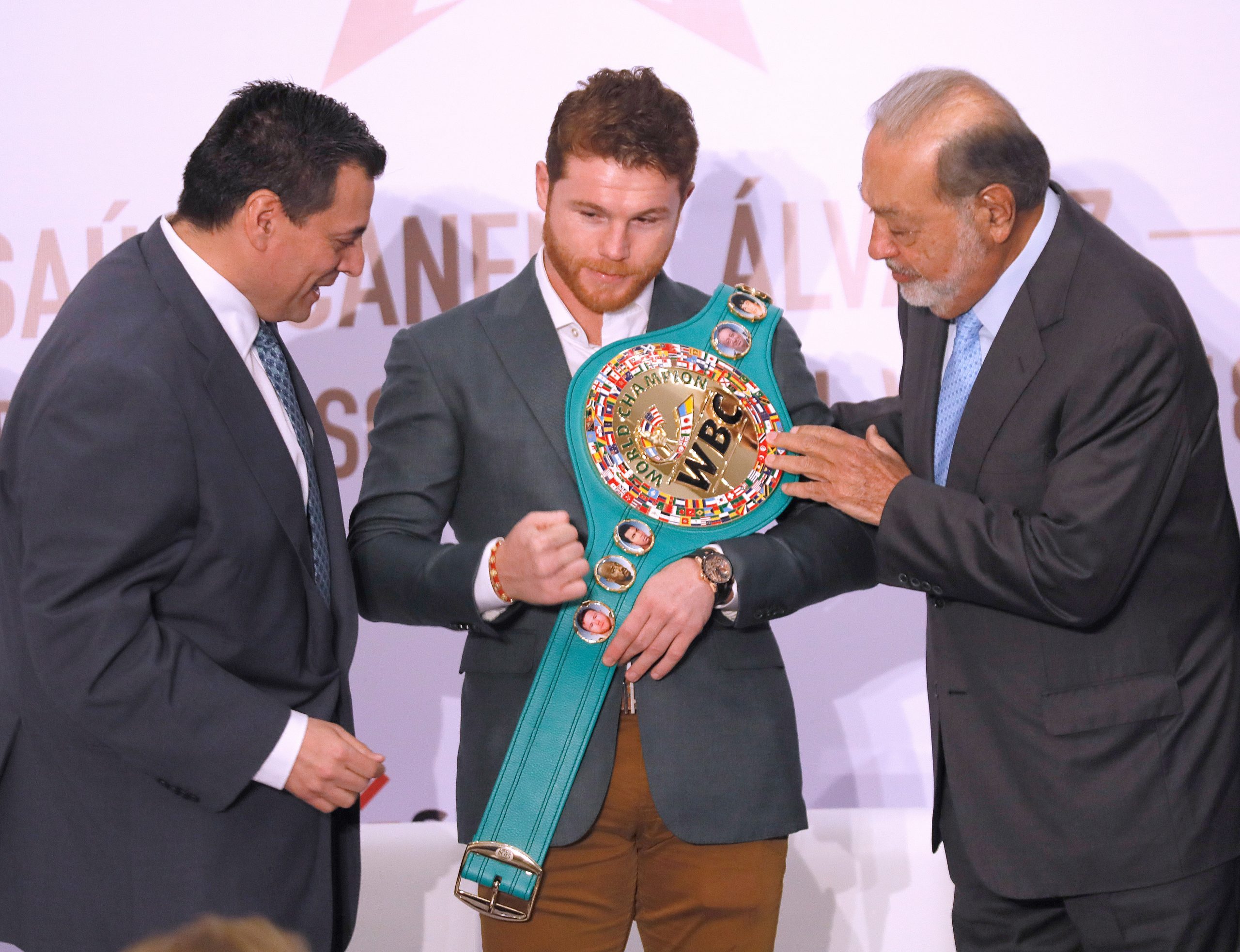 ‘Canelo’ Álvarez ya recibió estafeta de leyenda de Julio César Chávez, asegura Sulaimán