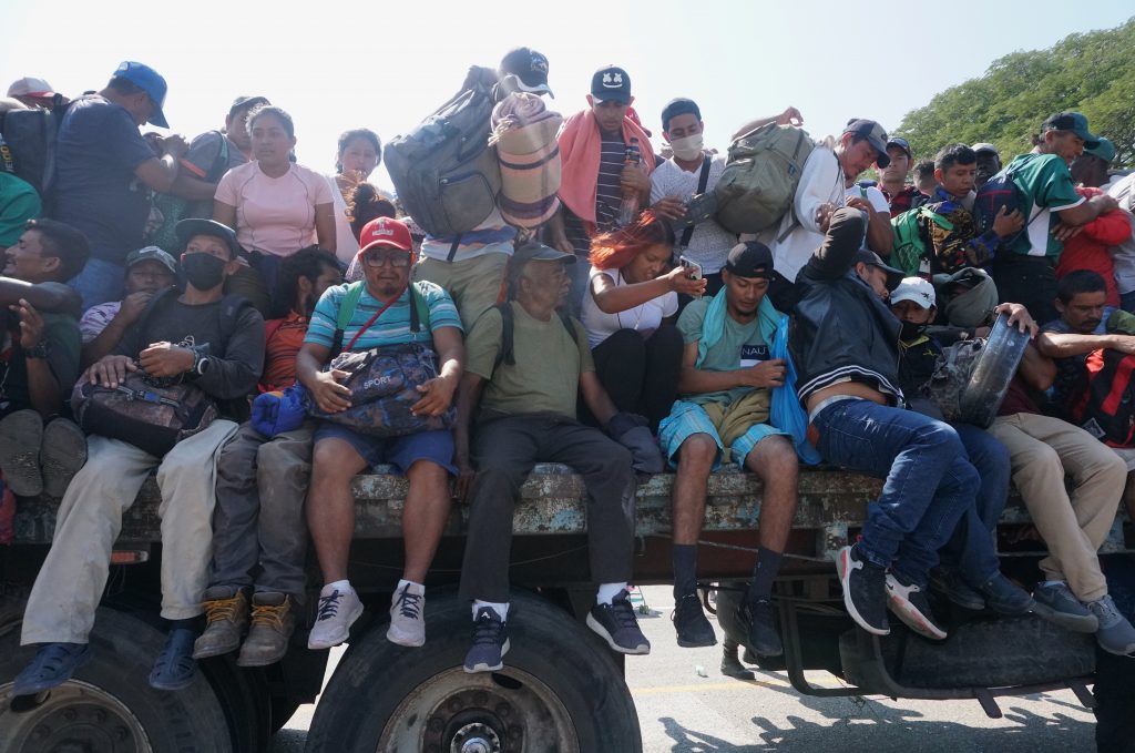 Caravana migrante continúa su camino por el sur de México - caravana-migrante-4-1024x679