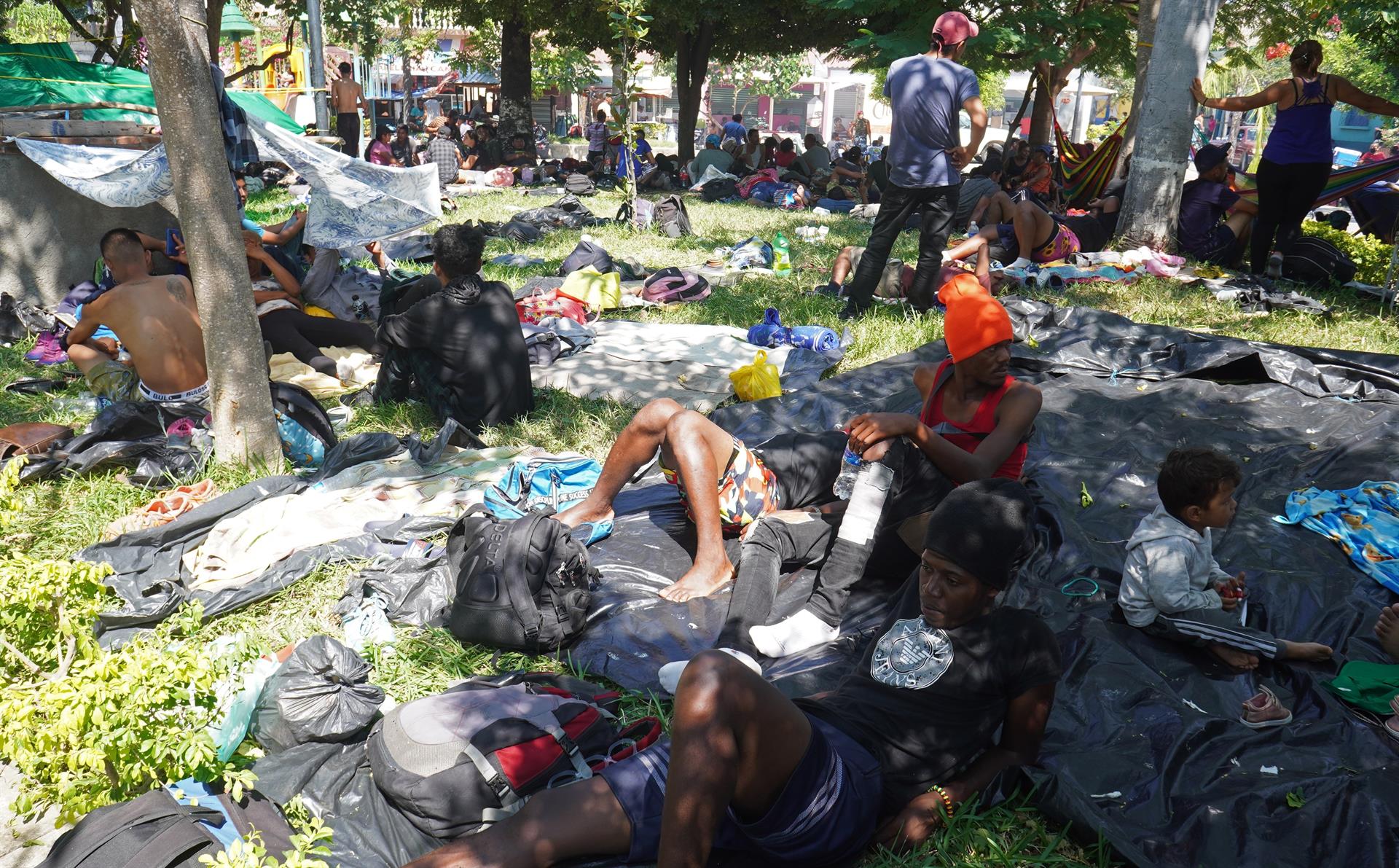 Caravana migrante avanza por Oaxaca con signos de cansancio Caravana migrante avanza por Oaxaca con signos de cansancio