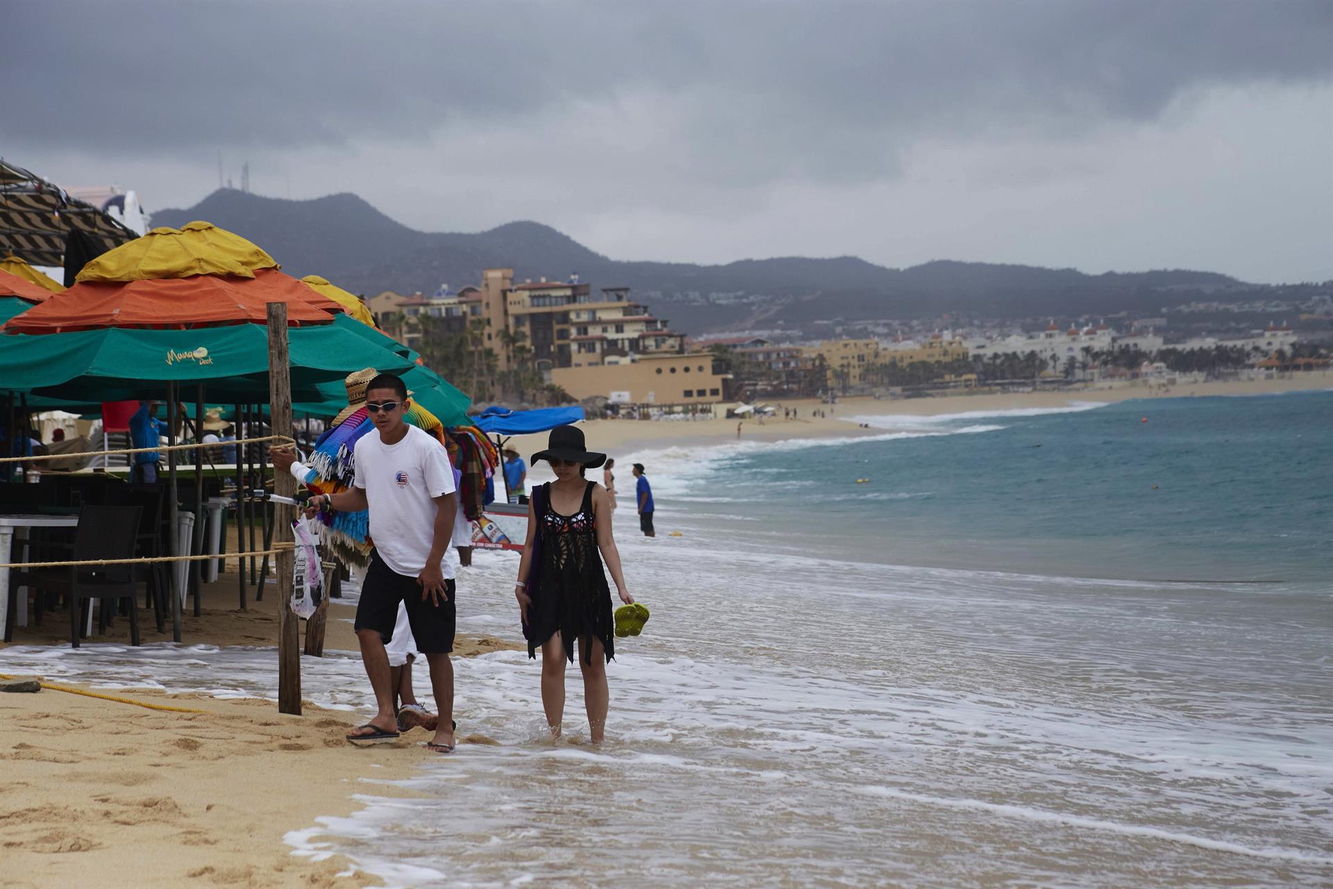 Ciclones Sandra y Terry se debilitan en el Pacífico mexicano Ciclones Sandra y Terry se debilitan en el Pacífico mexicano