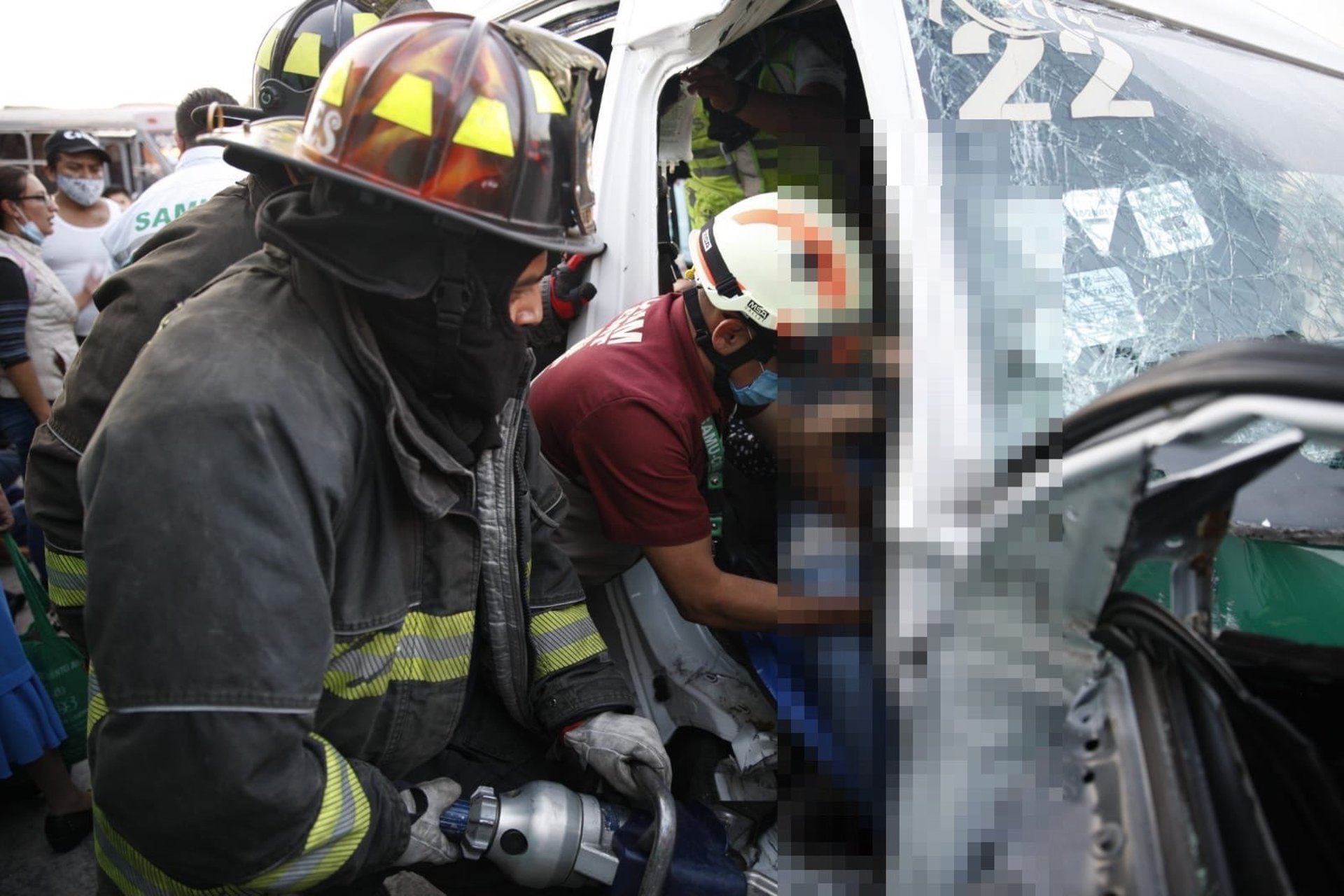 Choque de combi deja 16 heridos en calles de la CDMX Choque de combi deja 16 heridos en calles de la CDMX