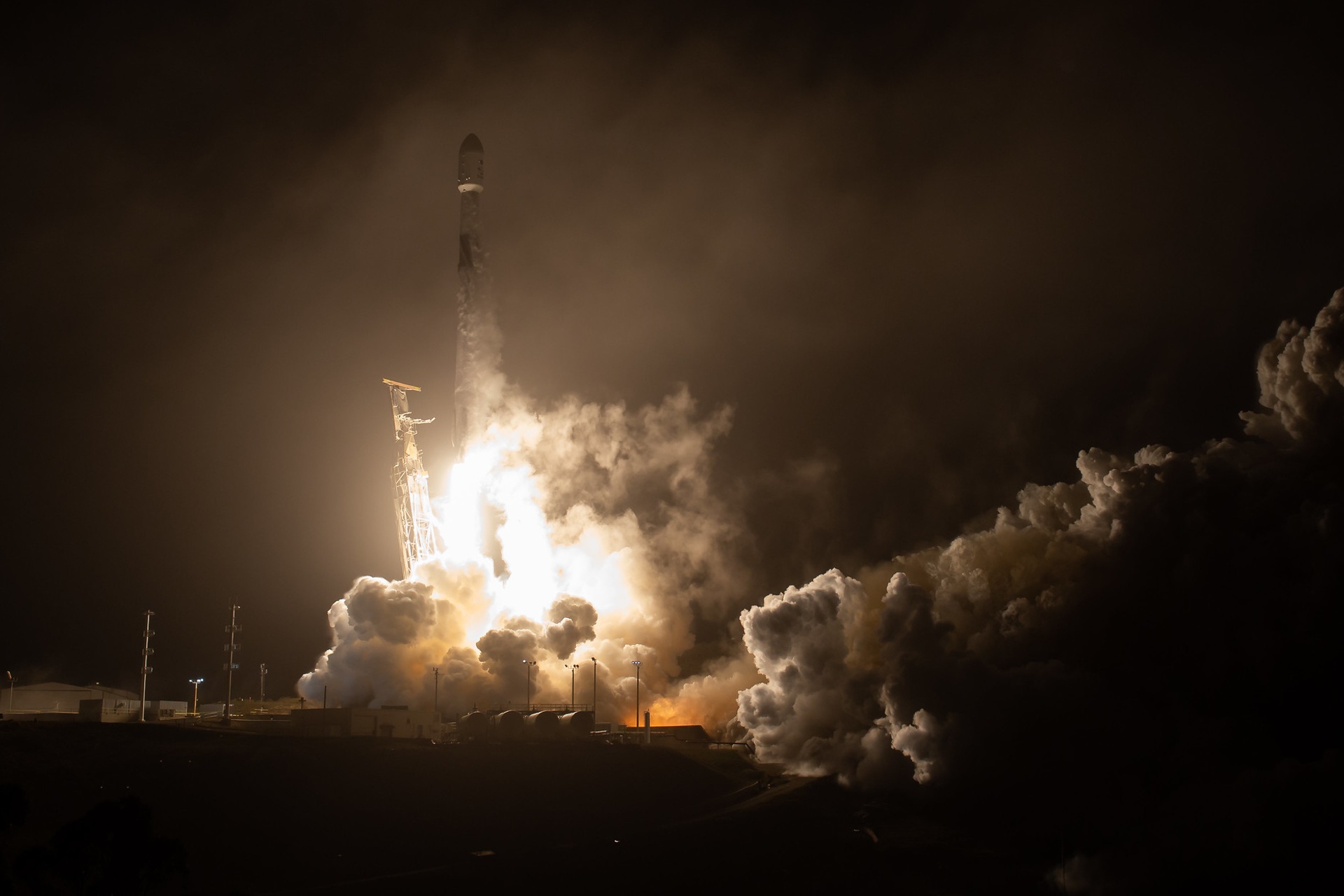 NASA lanza nave espacial que impactará contra asteroide para desviarlo NASA lanza nave espacial que impactará contra asteroide para desviarlo