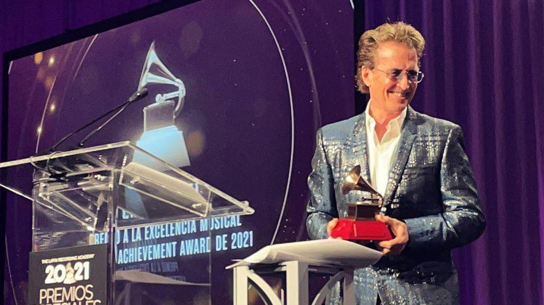 Emmanuel, feliz por Premio a la Excelencia Musical ;”es un reconocimiento de mucho trabajo”, afirma