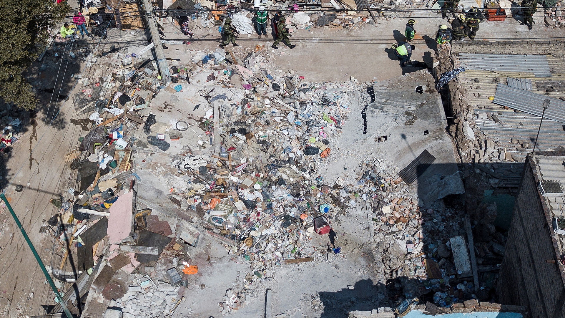 Suman dos muertos por explosión en la colonia Pensil