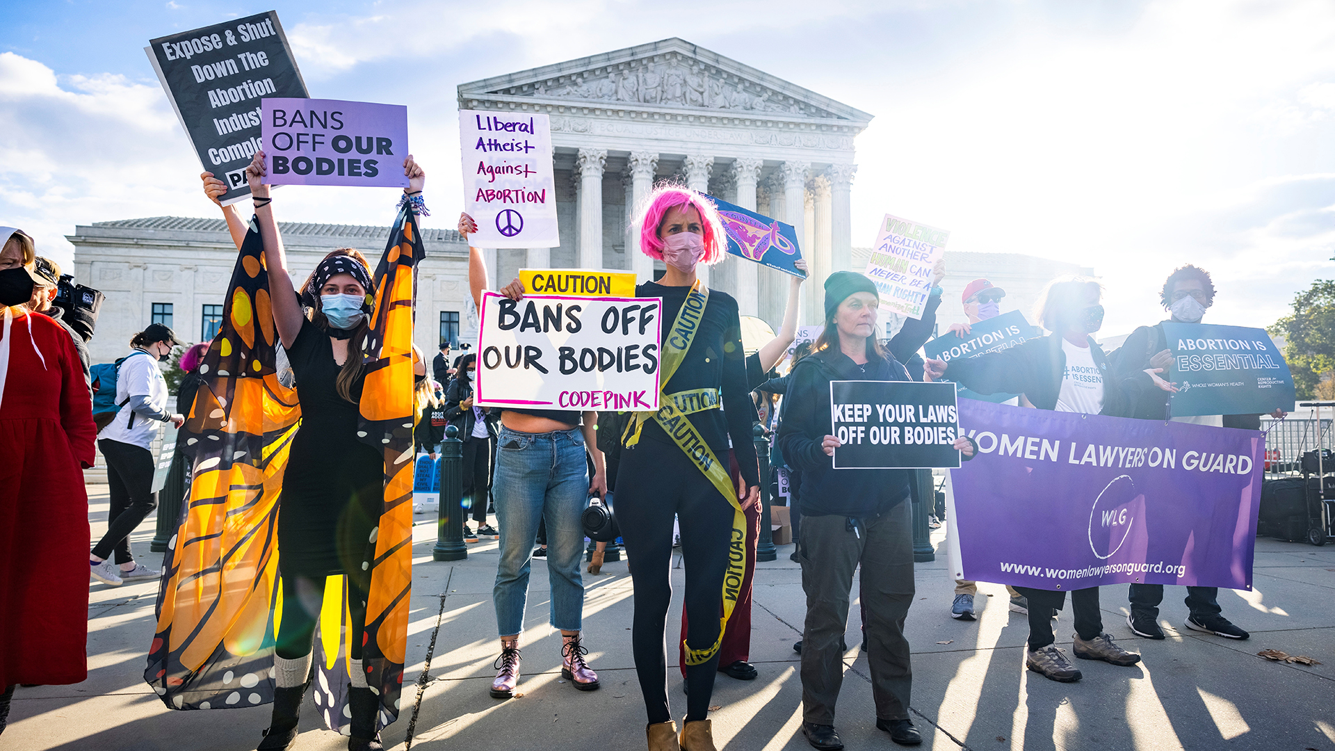 Una lucha "desalentadora" para preservar el aborto legal en EE.UU. - feministas-a-favor-del-aborto-frente-al-tribunal-supremo-de-estados-unidos