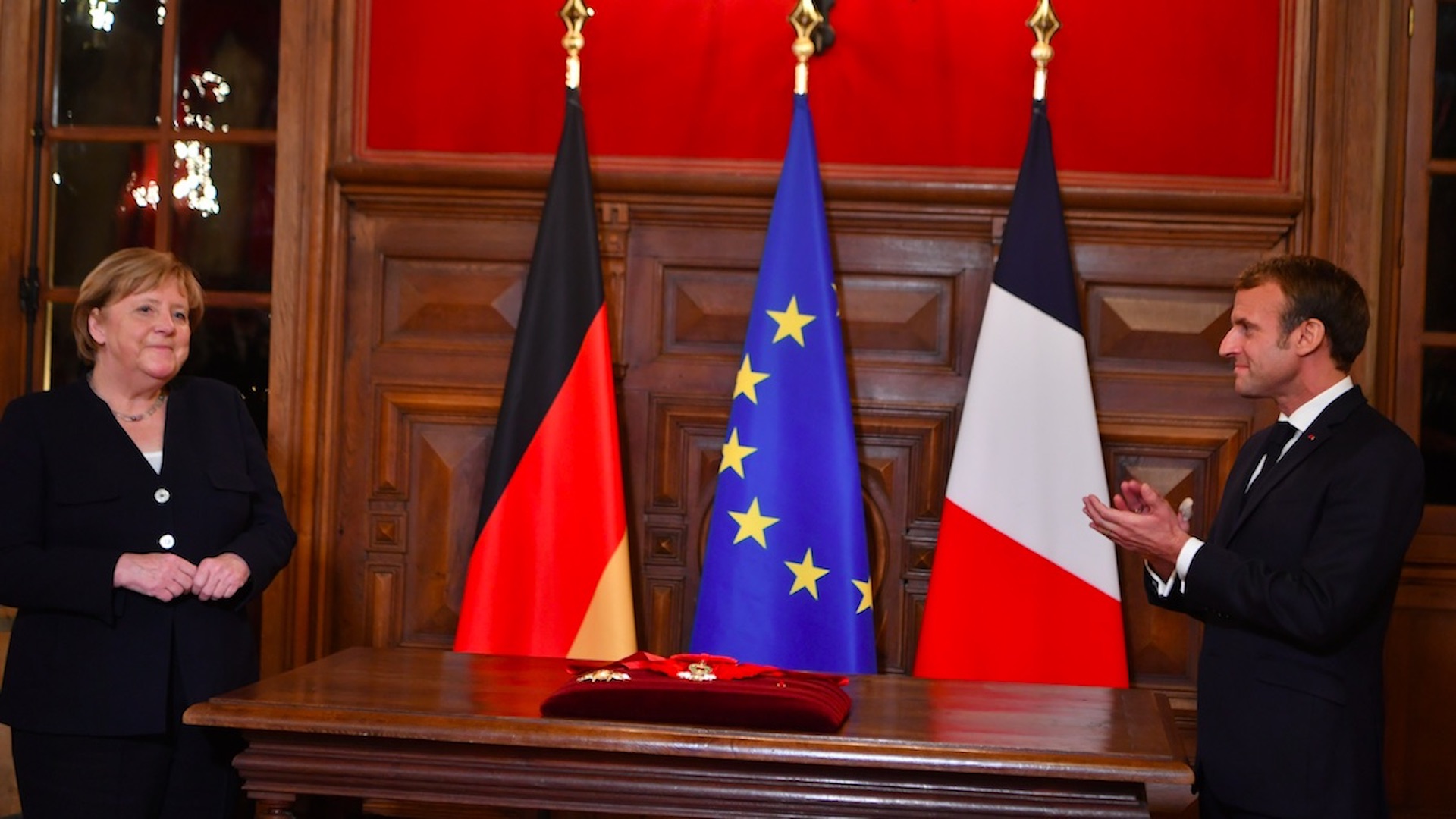 Francia despide con honores a Angela Merkel Francia despide con honores a Angela Merkel