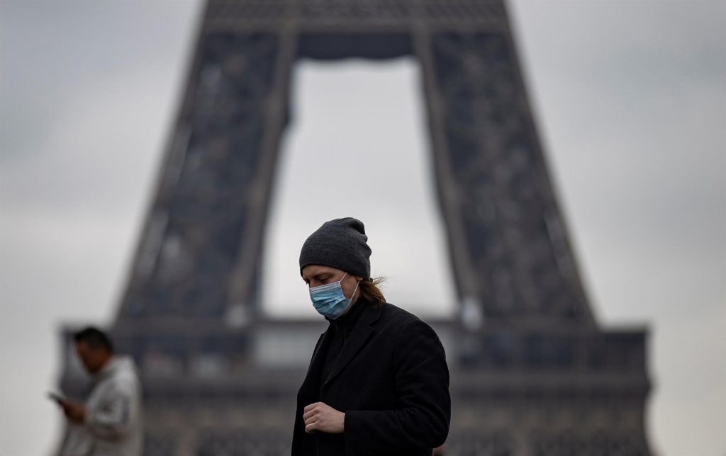 Francia supera los 30 mil casos diarios de COVID-19 por primera vez desde agosto - francia-covid-19-coronavirus-1024x644
