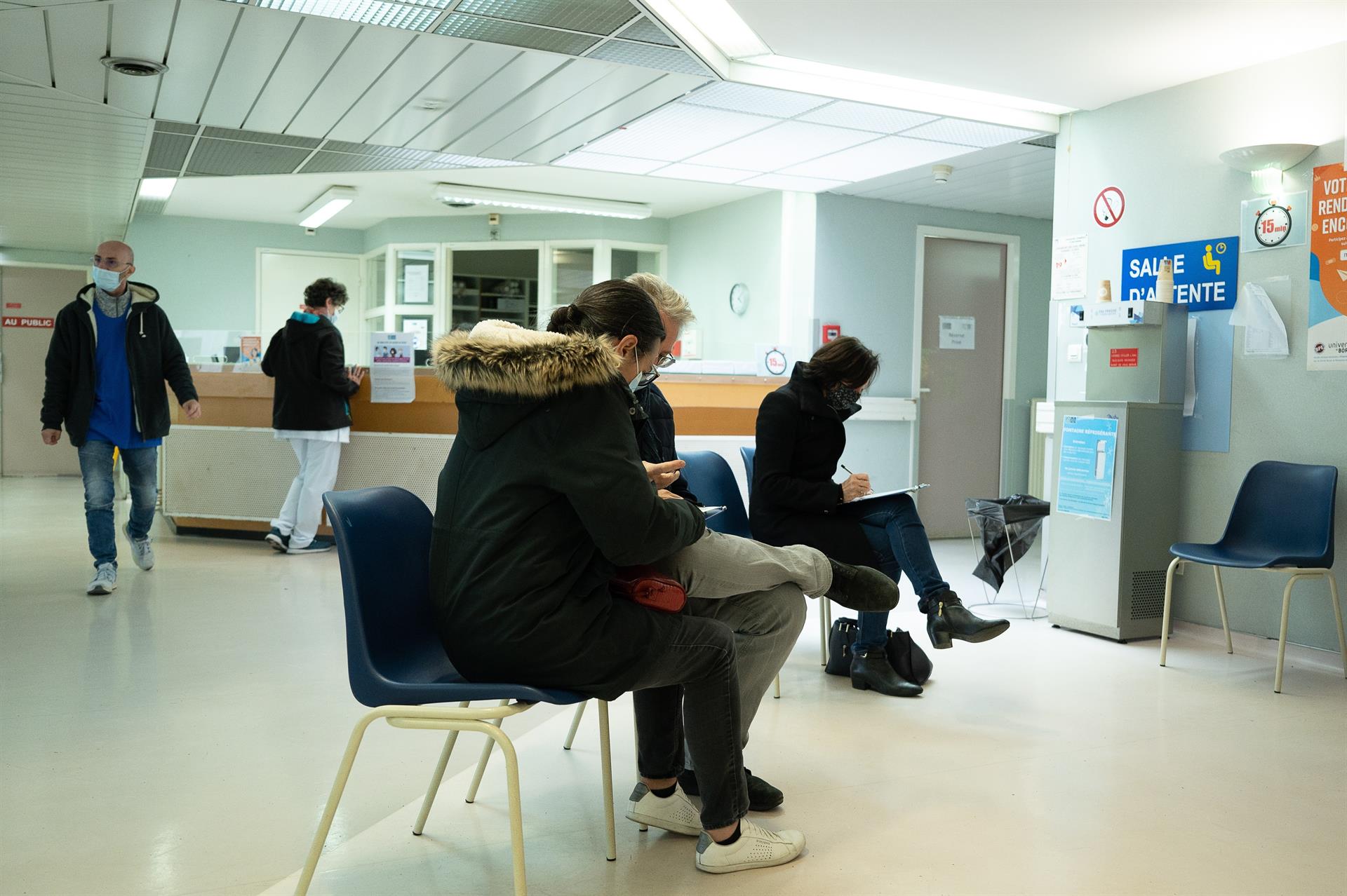 Francia aislará a los casos contacto de ómicron aunque estén vacunados Francia aislará a los casos contacto de ómicron aunque estén vacunados