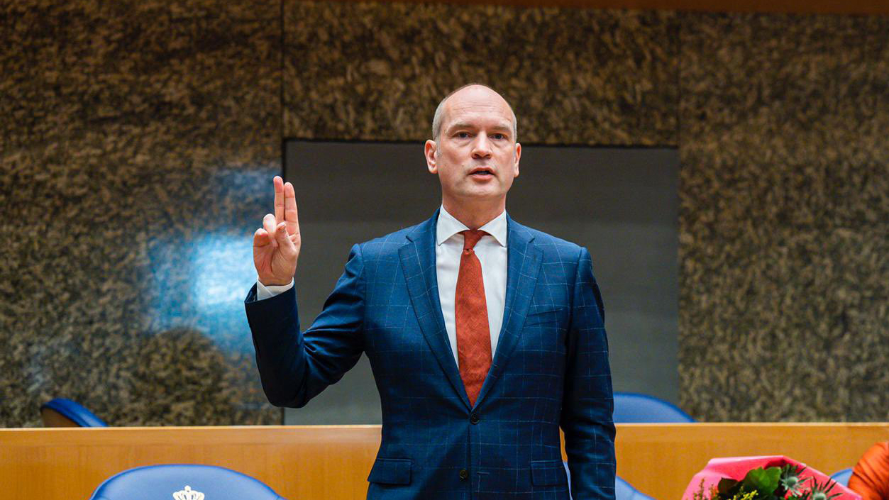 Líder político neerlandés olvida en tren un borrador de acuerdo de gobierno