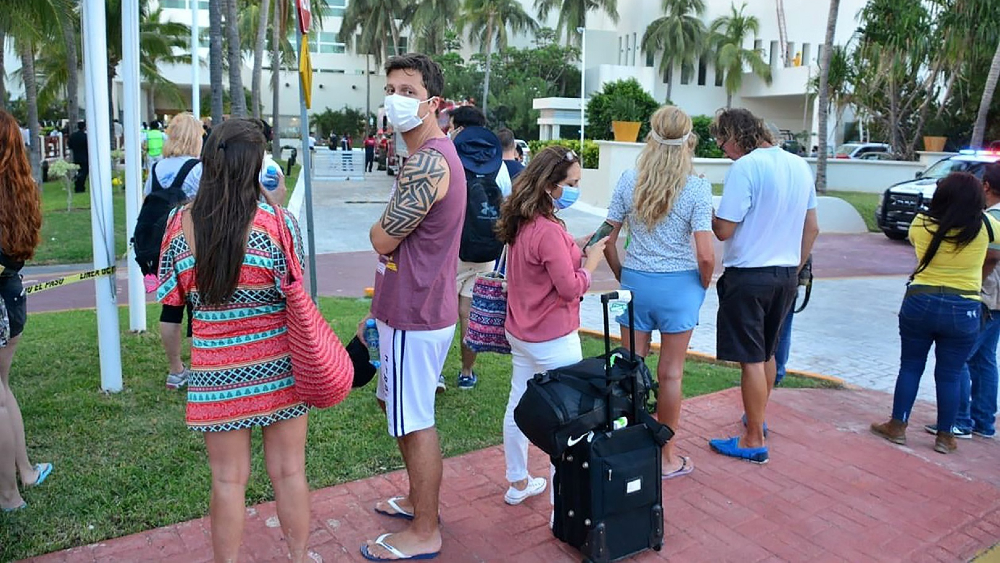 Más de 600 personas evacuadas por incendio en hotel de Cancún