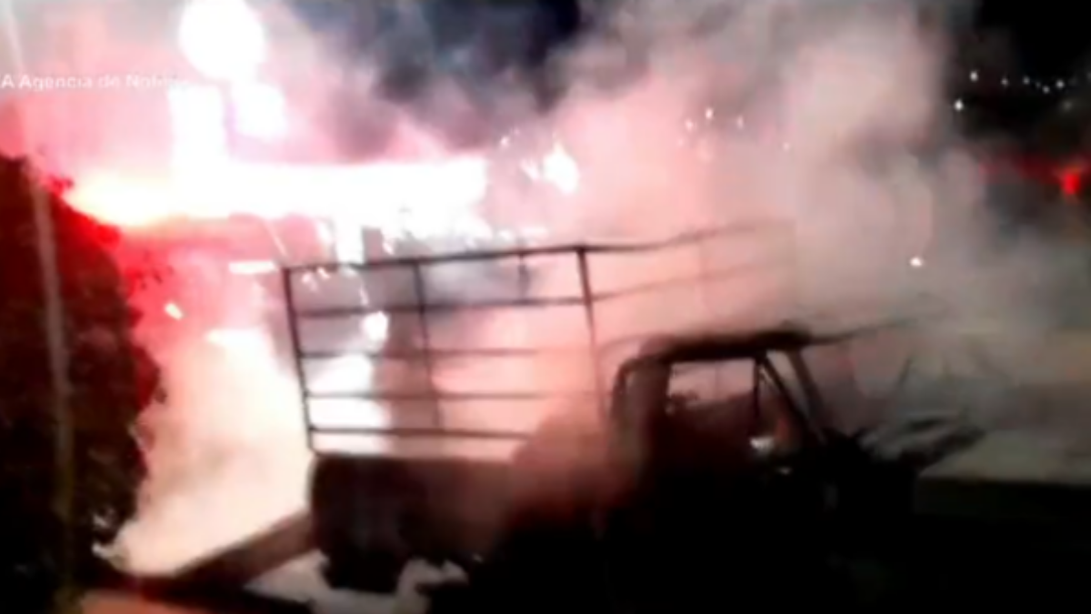 Incendian locales del mercado Baltazar R. Leyva Mancilla de Chilpancingo Incendian locales del mercado Baltazar R. Leyva Mancilla de Chilpancingo