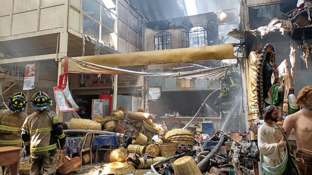 Extinguen incendio en Mercado de Sonora, en el centro de la CDMX Extinguen incendio en Mercado de Sonora, en el centro de la CDMX