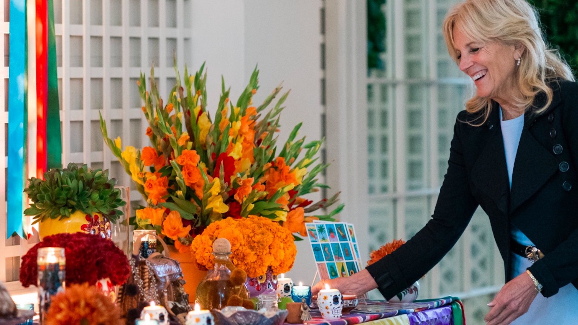 Colocan la primera ofrenda de Día de Muertos en la Casa Blanca Colocan la primera ofrenda de Día de Muertos en la Casa Blanca