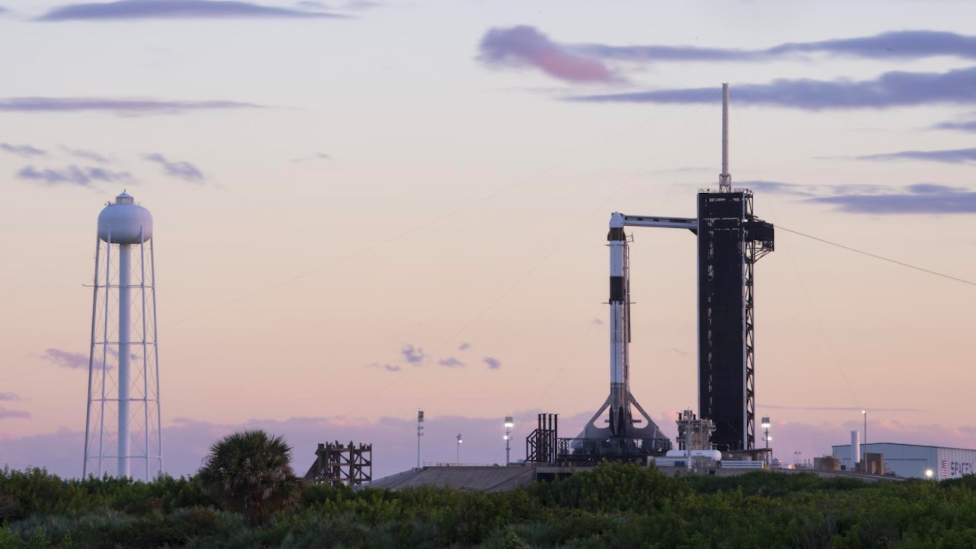 Posponen nuevamente tercera misión comercial tripulada a la EEI Posponen nuevamente tercera misión comercial tripulada a la EEI