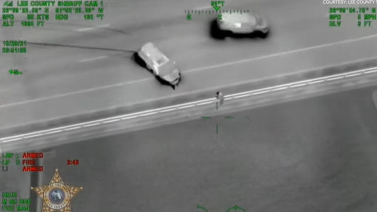 Hombre salta desde un puente de 17 metros en medio de persecución policial