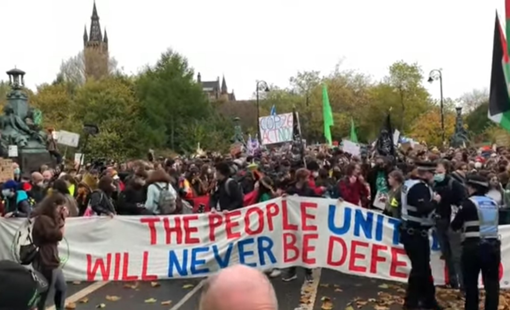 Los jóvenes rugen en Glasgow contra el “bla bla bla” de la COP26