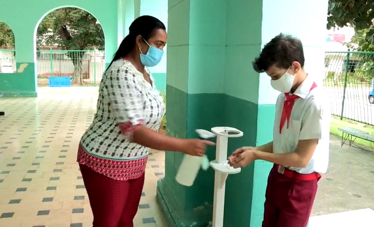 Regresan a las aulas cubanas más de 600 mil estudiantes tras pausa por la pandemia