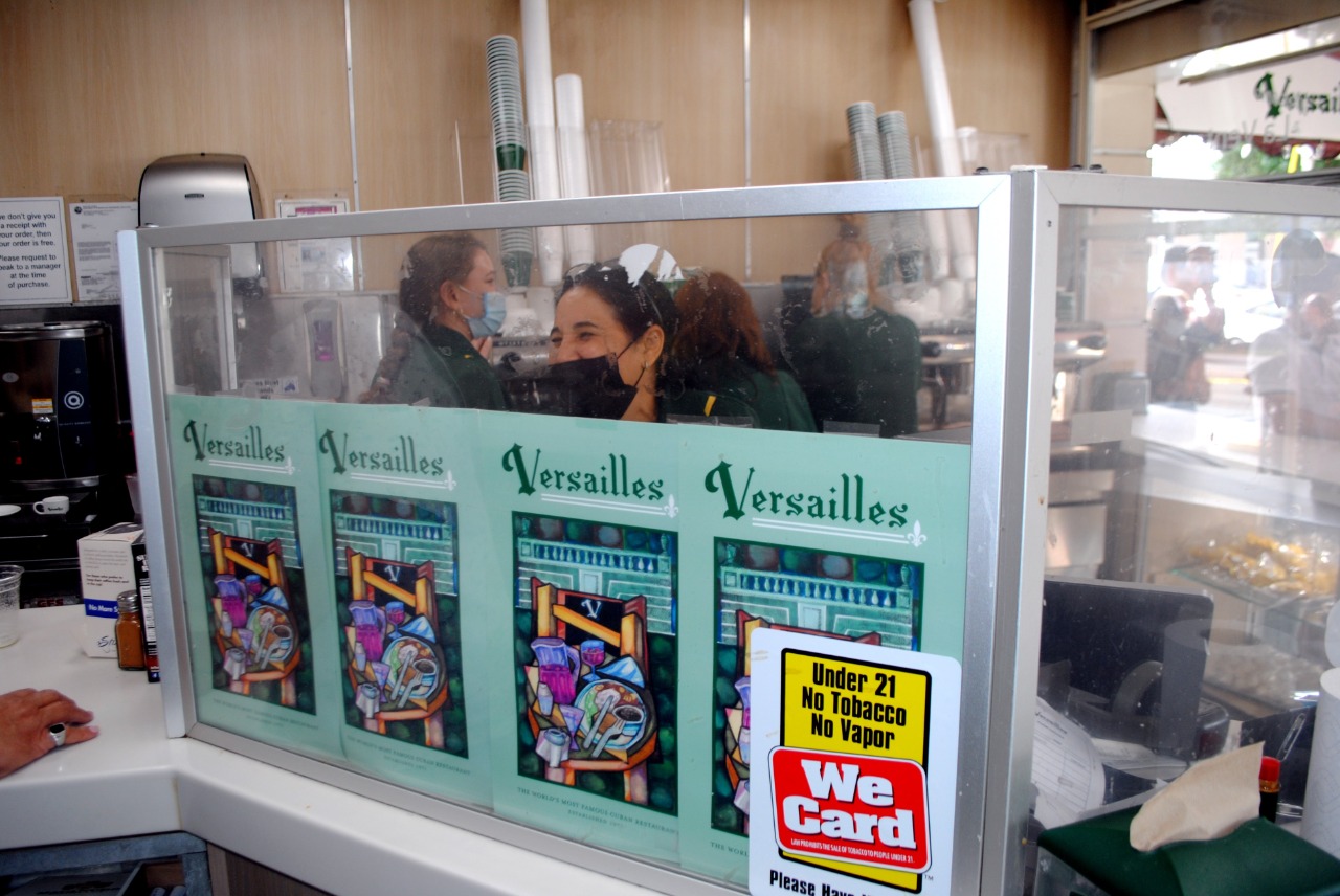 El Versailles, el restaurante cubano más famoso del mundo celebra 50 años